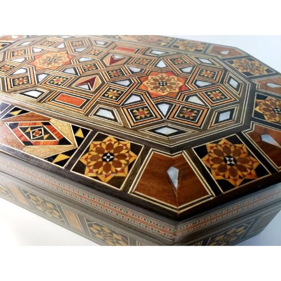 Luxurious Mother of Pearl Syrian Mosaic Box - Picture 2 of 6